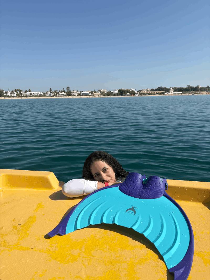 سفينة البعثة، مع ذيل حورية البحر طبعًا.